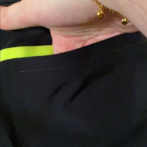 Nike women’s Tour Performance Bermuda golf shorts black with neon trim size 2 - Picture 8 of 8